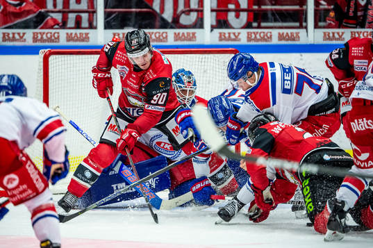 Malmö Redhawks Lance Bouma mot Oskarshamns Juuso Riikola