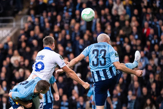 Laurent Depoitre of Gent scores 3-1