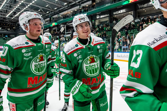 Rögles Oskar Stål-Lyrenäs  och Marco Kasper jublar