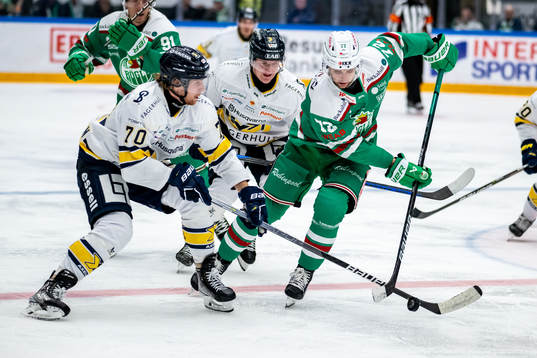 HV71s Marcus Davidsson, Emil Andrae och Rögles Daniel Zaar