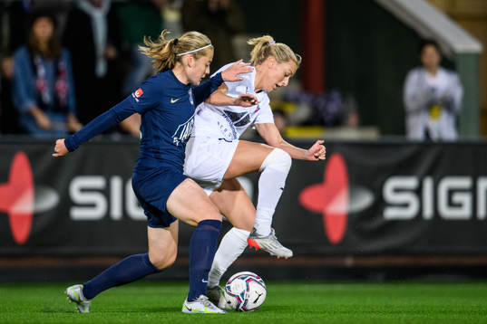 Eskilstuna Uniteds Paulina Nyström och FC Rosengårds