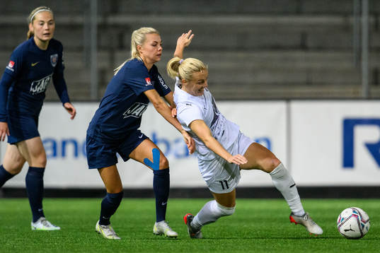 Eskilstuna Uniteds Lotta Ökvist och FC Rosengårds Mimmi Larsson