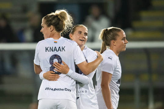 FC Rosengårds Rebecca Knaak och Ria Noora Minerva Öling jublar efter slutsignalen