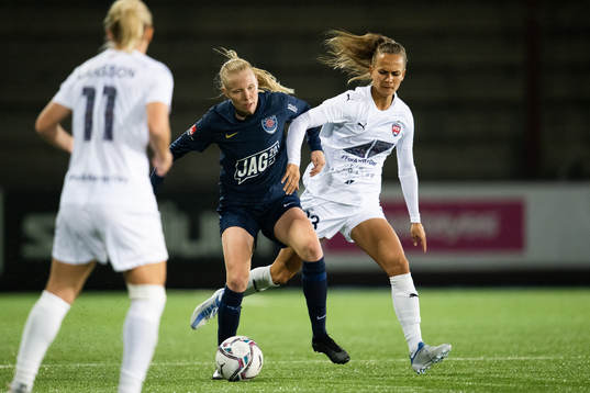 FC Rosengårds Frederikke Thögersen och Eskilstuna Uniteds Elin Rombing