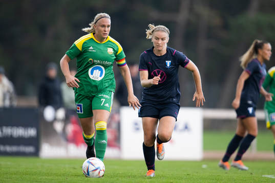 Åhus Josefine Mårtensson och Malmö FFs Amanda Kander