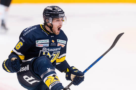HV71s Fredrik Forsberg jublar