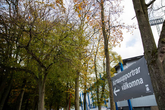 Skylt med texten Bortasupportrar välkomna