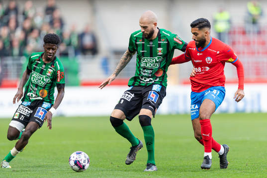 Varbergs Robin Simovic och Helsingborgs Amin Al-Hamawi