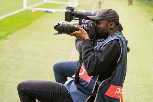 GAIS tidigare spelare Boris Lumbana som fotograf
