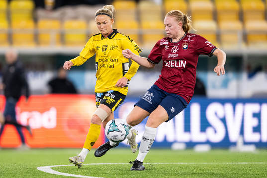 Elfsborgs Sara Jardving och Örgrytes Emma Thölin