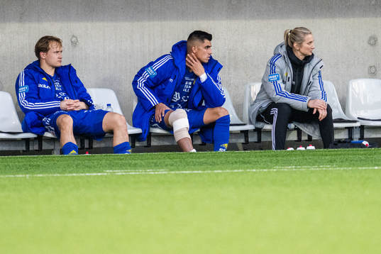 GIF Sundsvalls Saku Ylätupa och Joe Corona på bänken