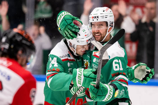 Rögles Marco Kasper jublar ihop med Ludvig Larsson