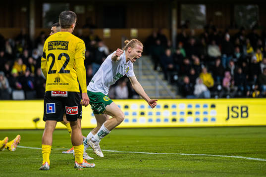 Hammarbys Gustav Ludwigson jublar