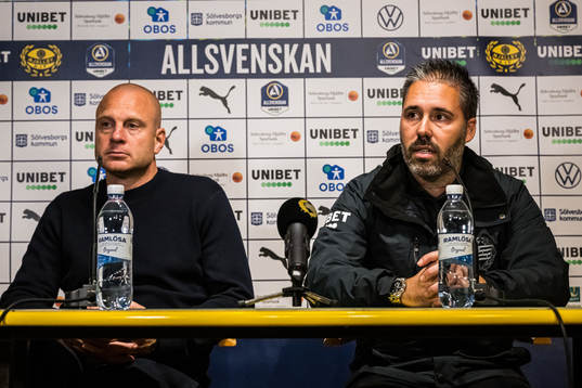 Mjällbys tränare Andreas Brännström och Hammarbys tränare Marti Cifuentes