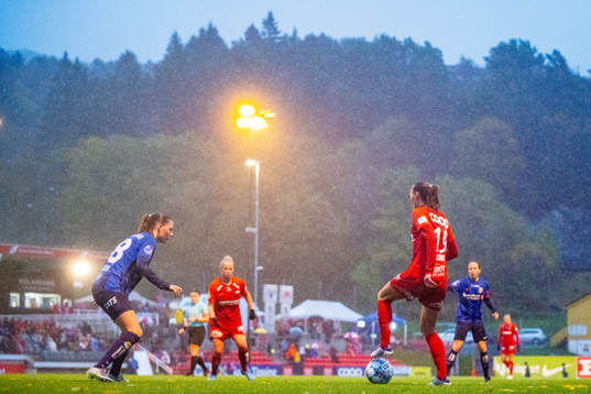 Smilla Vallotto of Stabæk and Marit Bratberg Lund of Brann