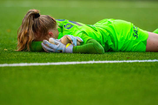 Goalkeeper Sunniva Skoglund of Stabæk in pain
