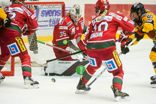 Modos målvakt Lauren Bench