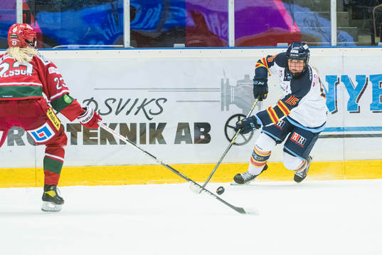 Djurgårdens Lova Blom och Modos Olivia Carlsson