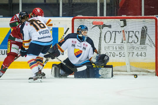 Djurgårdens målvakt Ida Boman och Madeline Posick och