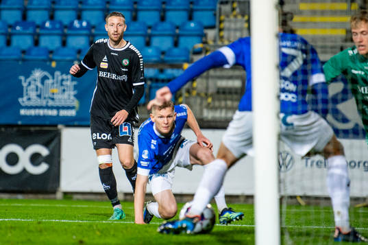 Örebros Kevin Custovic mot Fritiof Björken och Isak