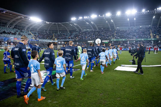 Lagen på väg in för line up innan  fotbollsmatchen i Allsvenskan mellan IFK Göteborg och Malmö FF den 17 oktober 2022 i Göteborg. 