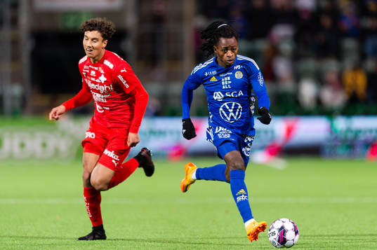 Värnamos Robin Tihi och GIF Sundsvalls Ronaldo Damus