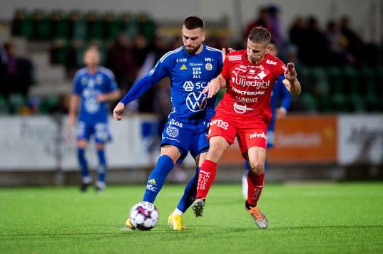 GIF Sundsvalls Peter Makrillos och Värnamos Oscar Johansson