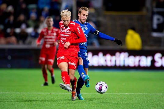 Värnamos Victor Larsson och GIF Sundsvalls Pontus Engblom