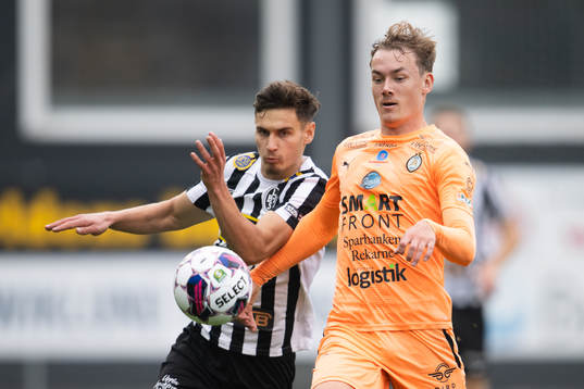 Landskronas Camil Jebara och AFC Eskilstunas Anton Ekeroth