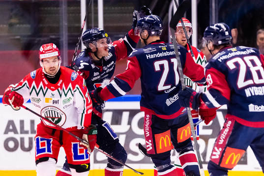 Linköpings Christoffer Ehn jublar med lagkamrater