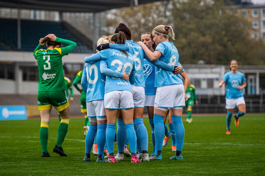 Malmö FFs Malin Gunnarsson jublar med lagkamrater
