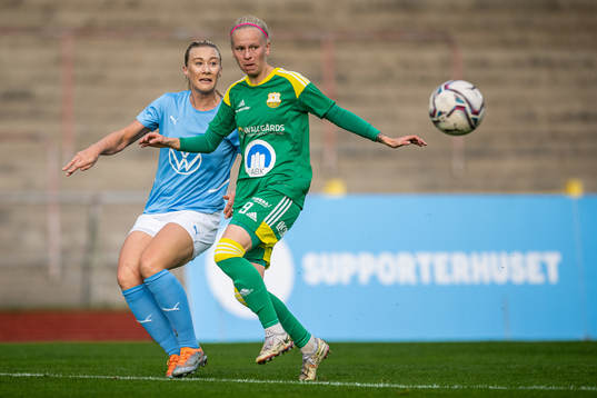 Malmö FFs Madeleine Hejde och Åhus Amanda Rosengren