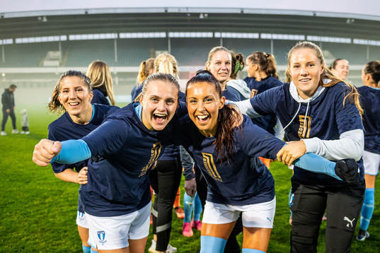 Malmö FFs Lovisa Wifvesson, Ida Lyberg, Malin Gunnarsson och Linnea Svensson jublar