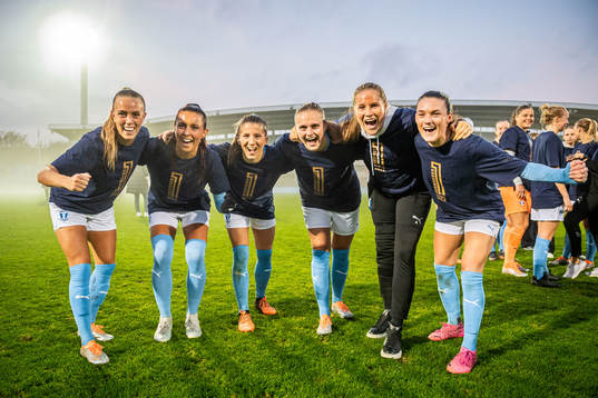 Malmö FFs Elin Björklund, Malin Gunnarsson, Lovisa Wifvesson, Ida Lyberg, Linnea Svensson och Saga Fredriksson jublar
