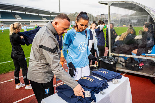 Malmö FFs lagledare Anders Nilsson och Malin Gunnarsson