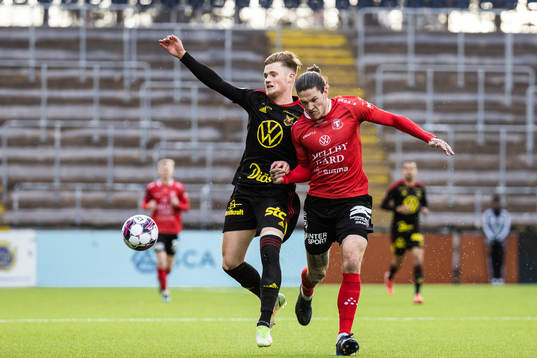 Östersunds Sebastian Karlsson Grach och Trelleborgs Isak Jönsson