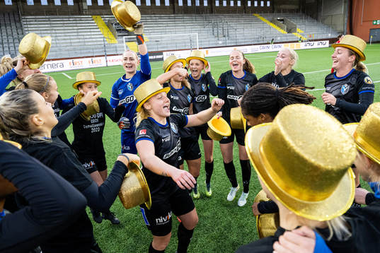 Växjös spelare jublar