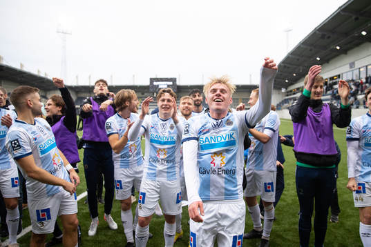 Gefles Oskar Karlsson jublar