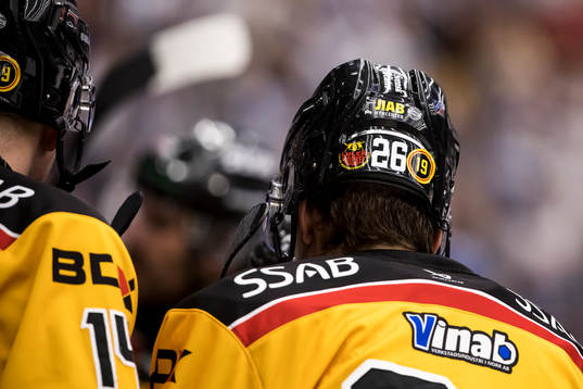 Luleås hjälm med nummer 19 för Tobias Forsberg
