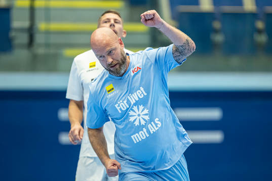 Malmölirares Olof Persson jublar efter ett mål 