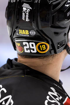 Luleås  hjälm med nummer 19 för Tobias Forsberg
