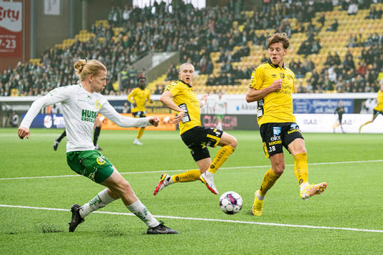 Hammarbys Gustav Ludwigson och Elfsborgs Sebastian Holmen och Noah Söderberg