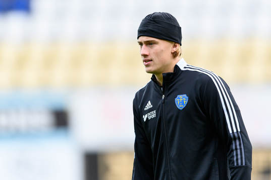 Falkenbergs Oskar Christiansson före fotbollsmatchen i Ettan södra mellan Falkenberg och Trollhättan den 23 oktober 2022 i Falkenberg. 