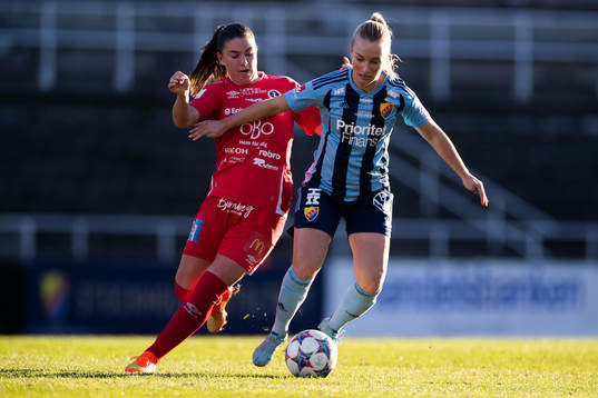 Örebros Emilia Pelgander och Djurgårdens Stinalisa Johansson