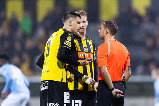 Domare Kristoffer Karlsson och Häckens Alexander