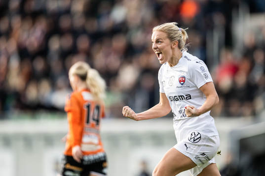 FC Rosengårds Mimmi Larsson jublar efter 0-1