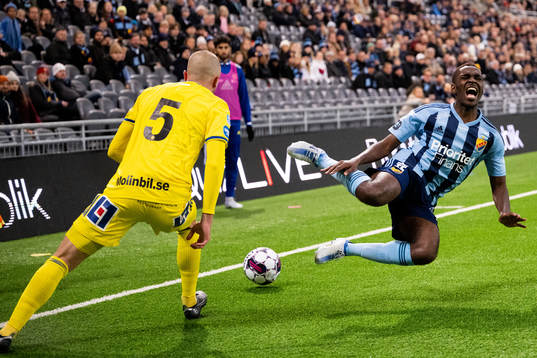 GIF Sundsvalls Dennis Olsson och Djurgårdens Joel Asoro