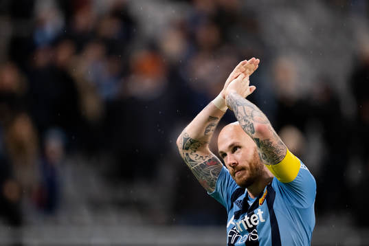 Djurgårdens Magnus Eriksson tackar publiken