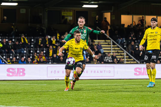 Mjällbys Ivan Kricak och Varbergs Filip Bohman