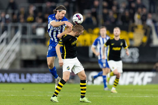 IFK Göteborgs Gustav Svensson och AIKs Sebastian Larsson